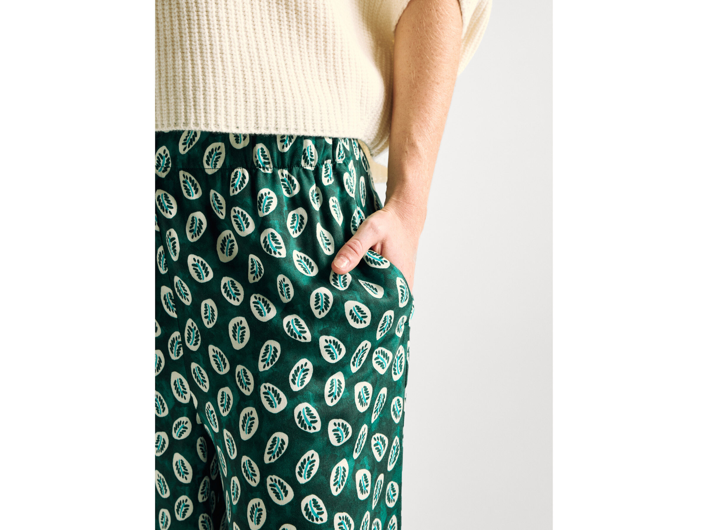 TROUSERS Women image number 4